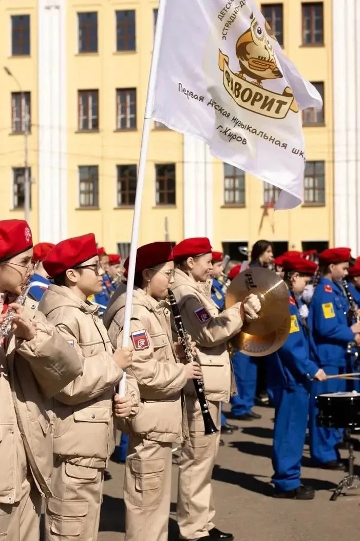 🎖️ Гордость нашей школы! 🎖️  Ученица 5 «Б» класса Мокрушина Алиса выступила на юнармейском Параде По