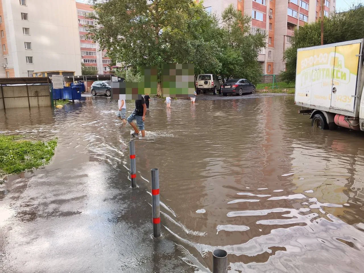 В Тихом (Цыганском) озере уже вовсю купаются дети, несмотря на то, что это запрещено 🚫