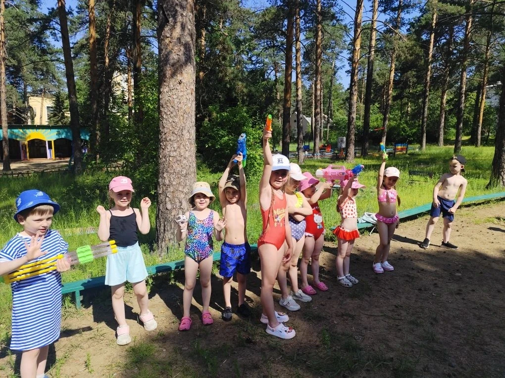 Сегодня для наших юных исследователей из групп "Фиксики" 🛠️ и "Радуга" 🌈 был особенный день! На сп