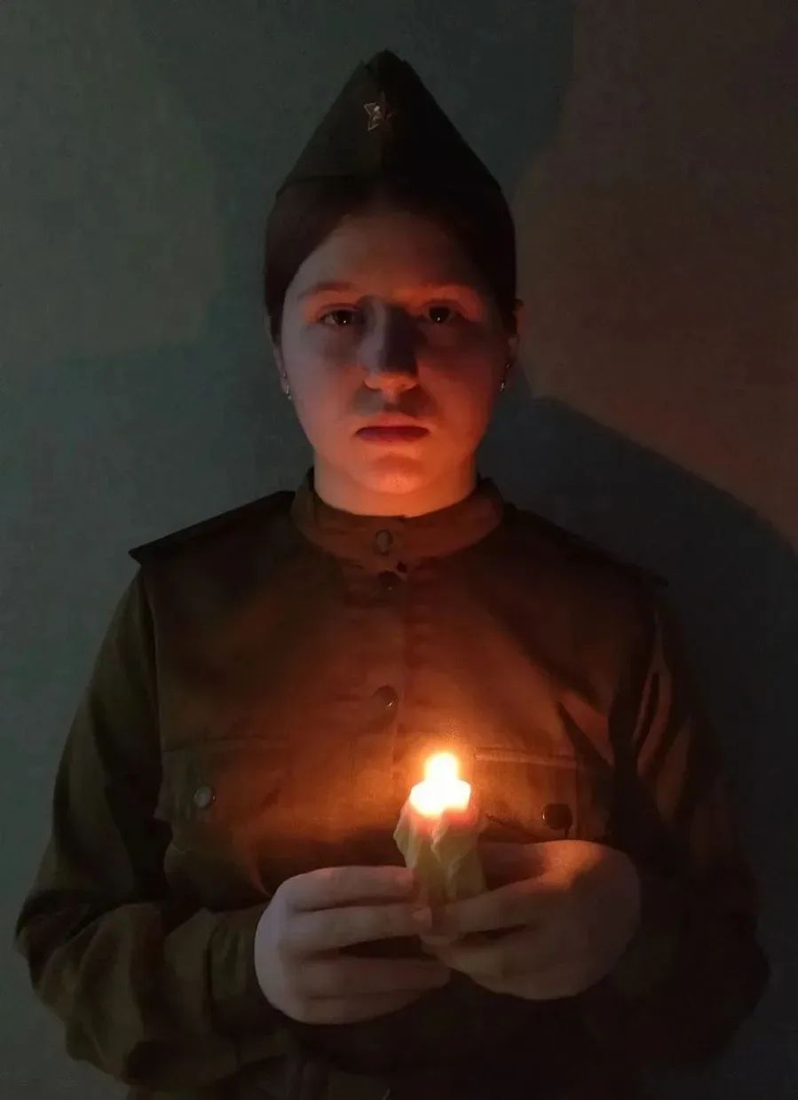 🇷🇺Всероссийская акция "Свеча памяти", Чекризова Арина, 8 класс

#ПомнимОВажном
#СвечаПамяти
#Движе