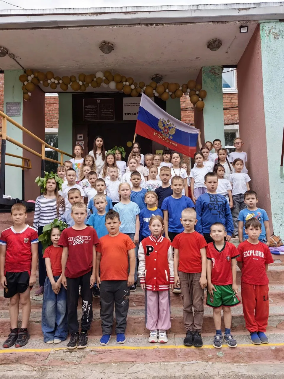 Сегодня в преддверии празднования Дня России, и 100-летию Воткинского района, в пришкольном лагере б