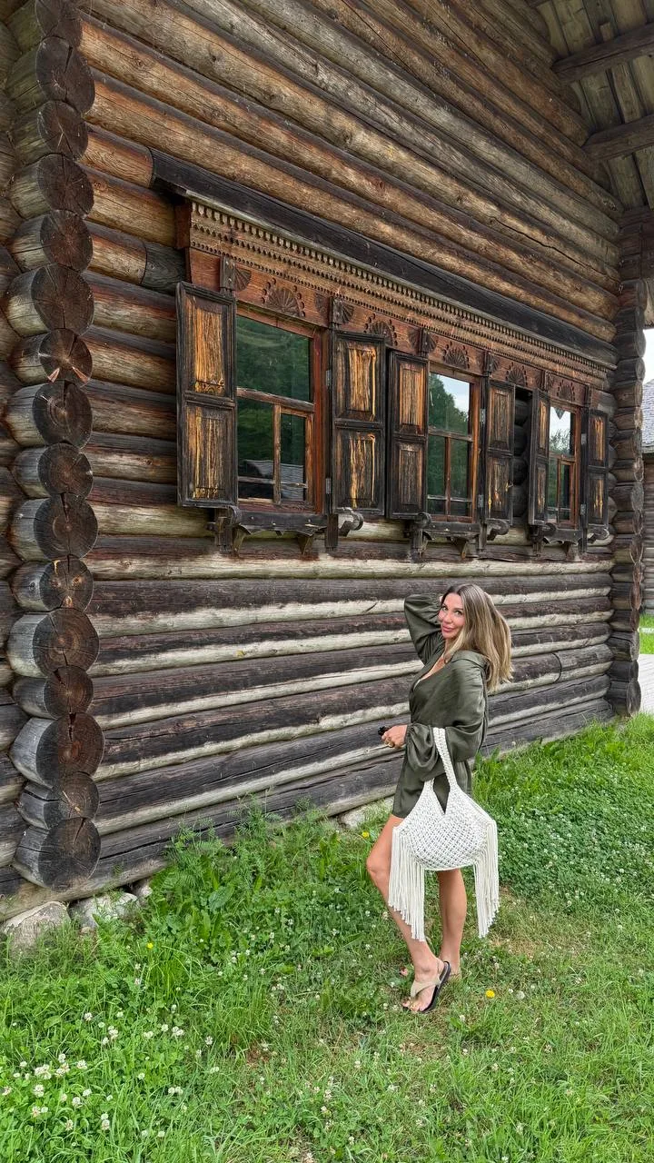 Вайб Новгорода 🥰

С погодой повезло- пока без дождя 
Очень живописные усадьбы и природа 😍