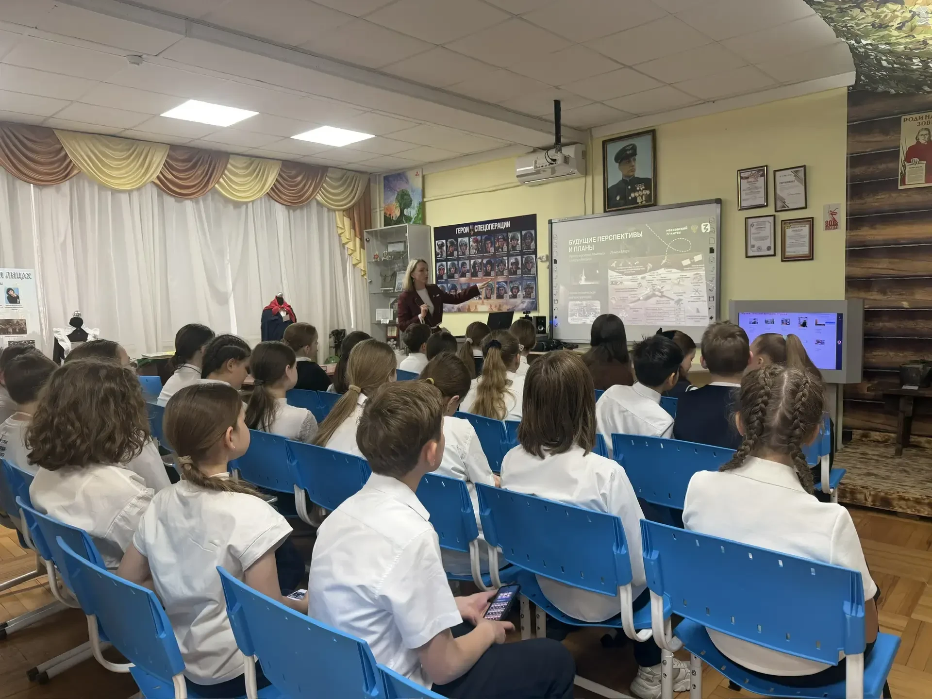 Советник директора по воспитанию провела для обучающихся МБОУ «Школа № 110» лекцию «Космический путь