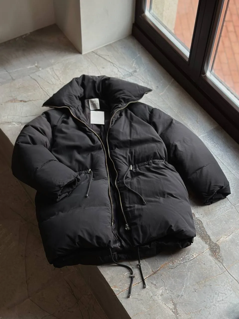 Новый пуховик Toteme, маркировка 38.