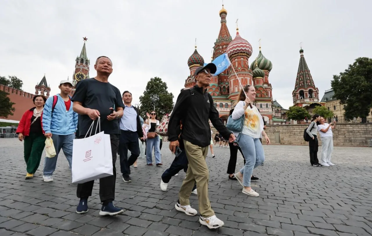 Въездной туристический поток в Россию за полгода сократился почти на 20% год к году до 3 млн турпоез