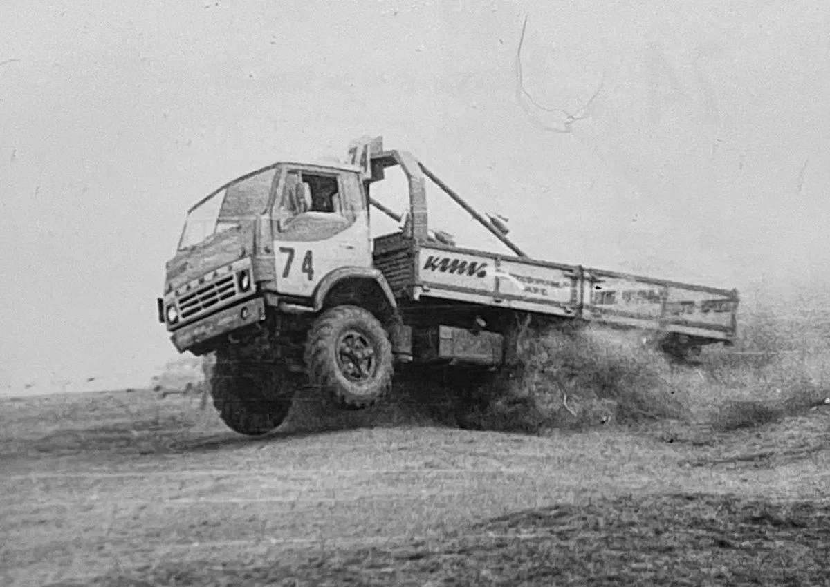 Боевые КАМАЗы на соревнованиях по грузовому автокроссу, 1979 год. Больше фото — https://wroom.ru/new