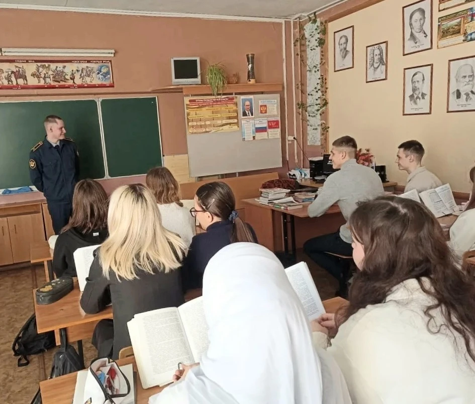 🏤👫ПРОФОРИЕНТАЦИЯ СТАРШЕКЛАССНИКОВ👫🏤  В рамках патриотической недели школы для учащихся 10–11-ых клас