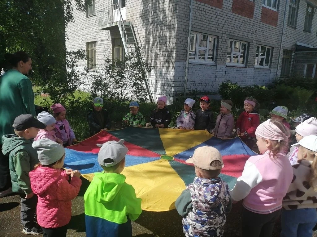 Во вторых младших группах «Почемучки» и «Крепыши» прошло весёлое развлечение,посвящённое дню защиты 