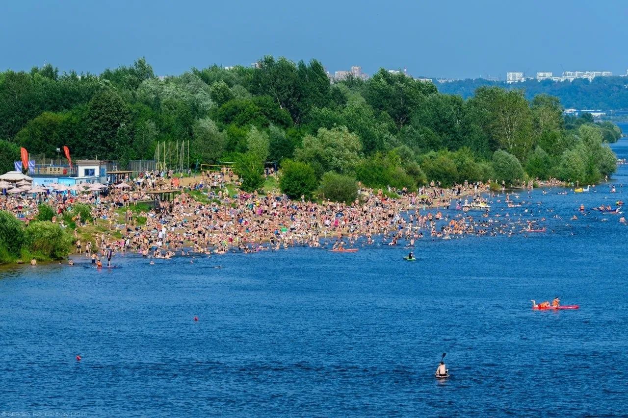 ☀ Жара выгнала пермяков к воде — городские пляжи переполнены. В самые тёплые часы свободное место у 