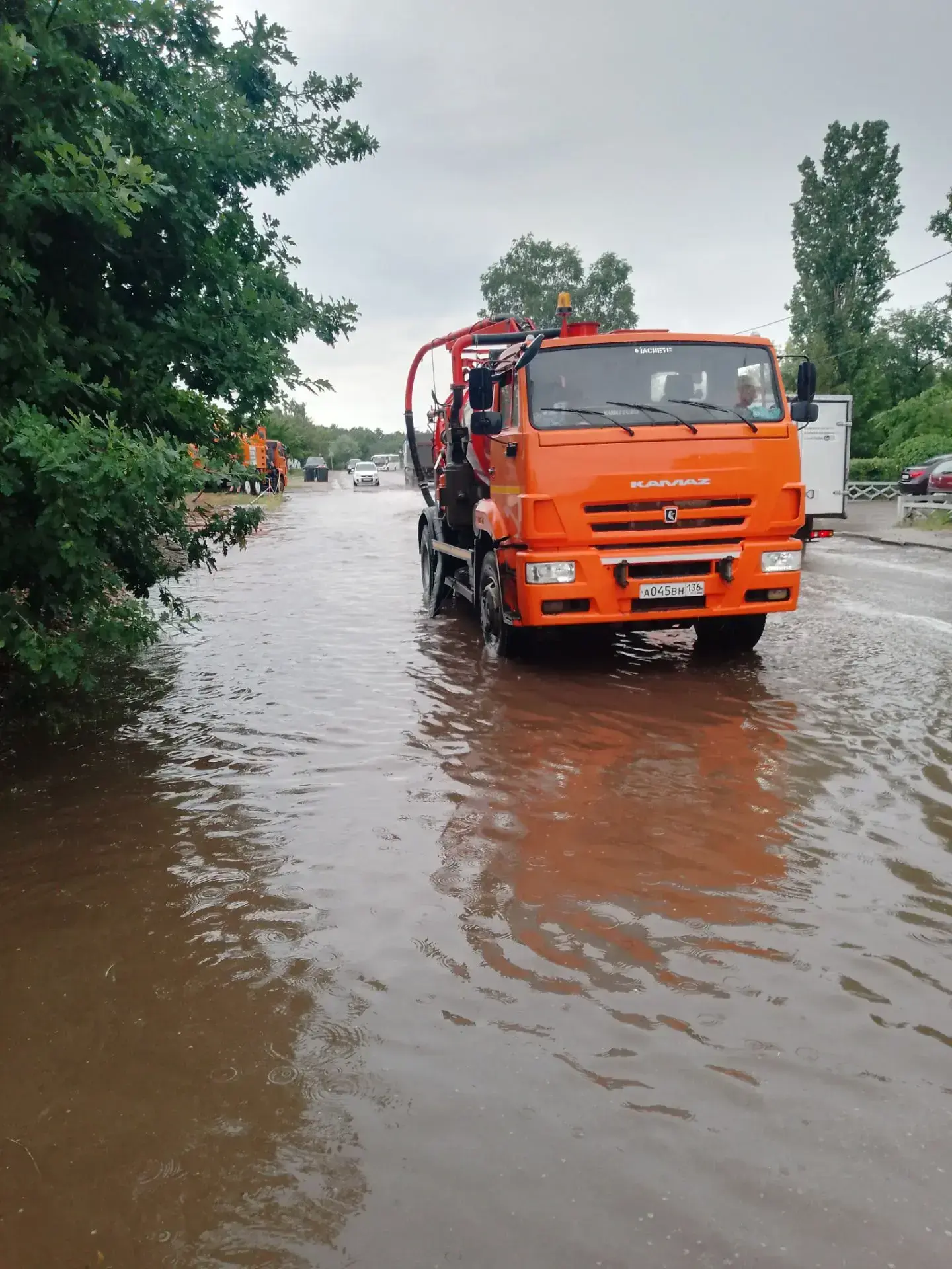 В Воронеже водооткачивающая техника устраняет последствия дождя 

Районные управы осуществляют монит