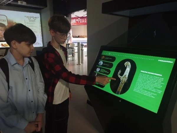 🇷🇺Погружение юных макеевчан в историю! 🚀  Экскурсия в Сердце Истории 🤩 продолжаются.  😇Что же впечат