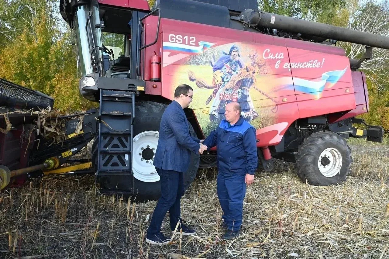 Виталий Хоценко: уборочная кампания в Омской области завершает свой этап