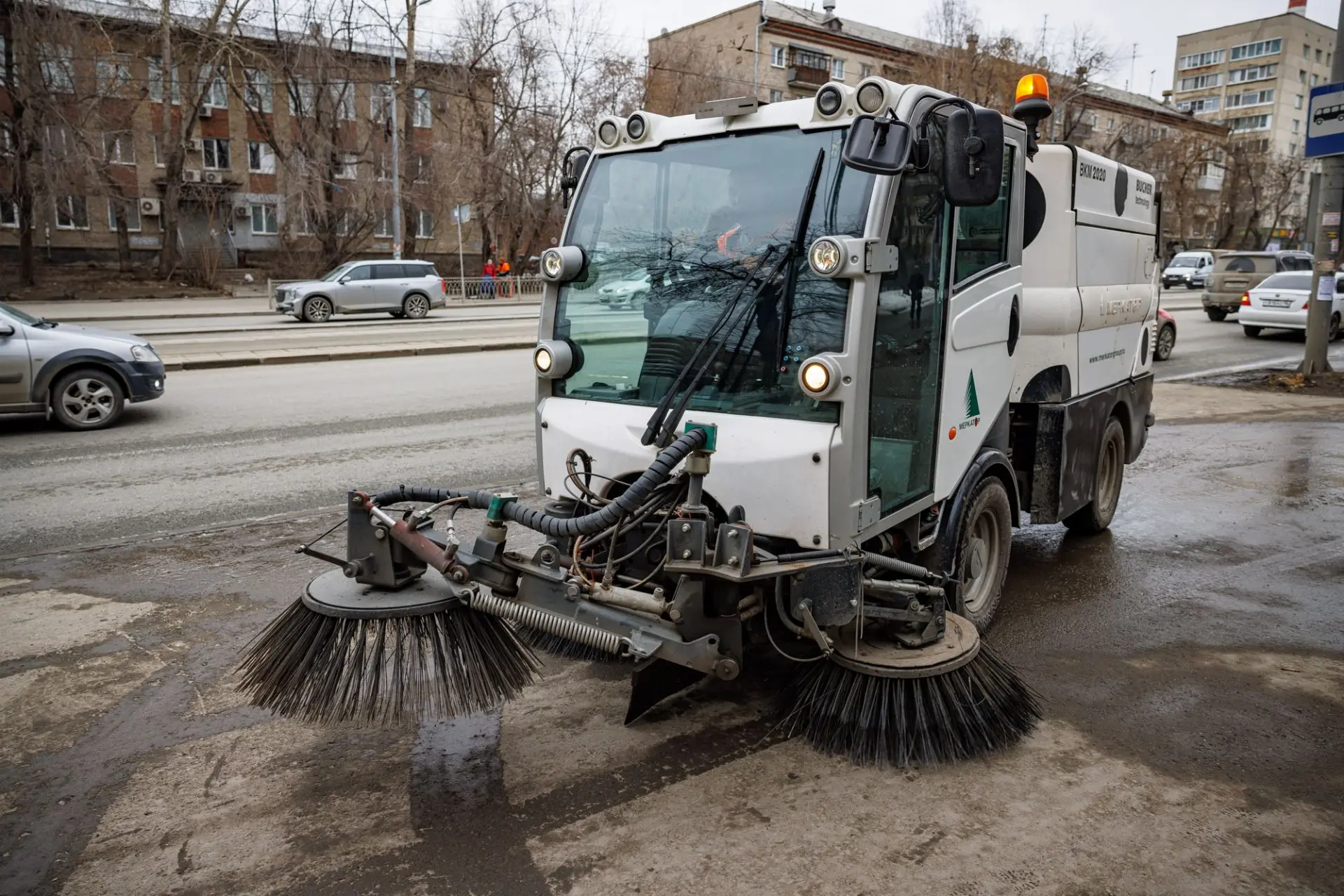 Месячник чистоты в Екатеринбурге официально стартовал. Майские праздники город должен встретить чист
