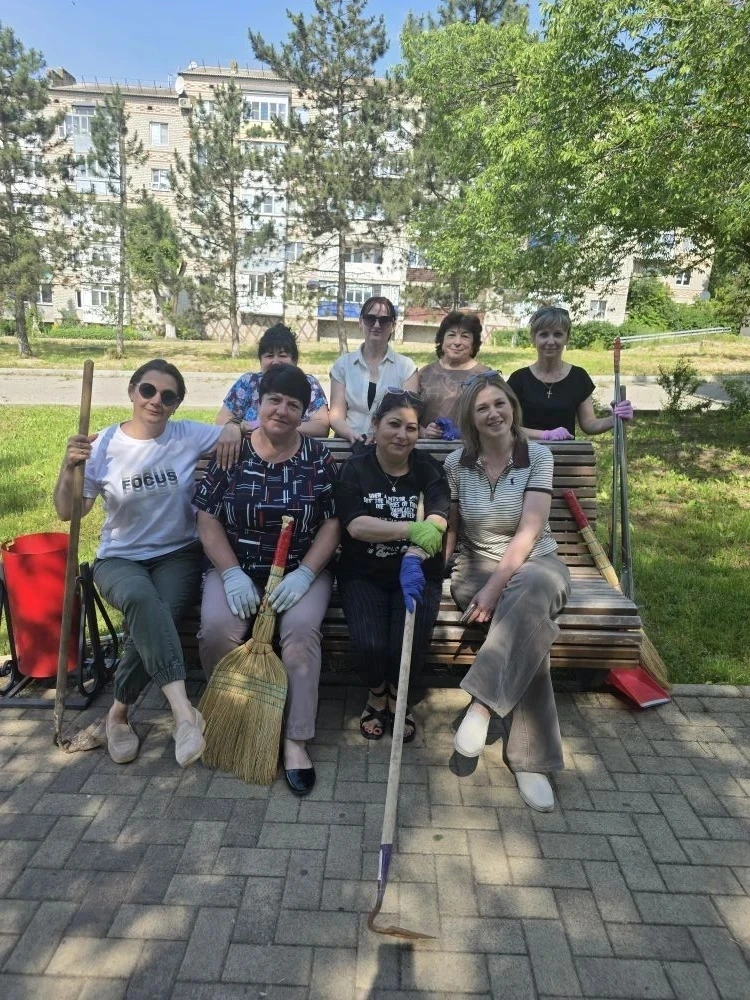 Чистота начинается с нас 💚

Сотрудники детского сада «Алёнушка»  это не только про воспитание детей