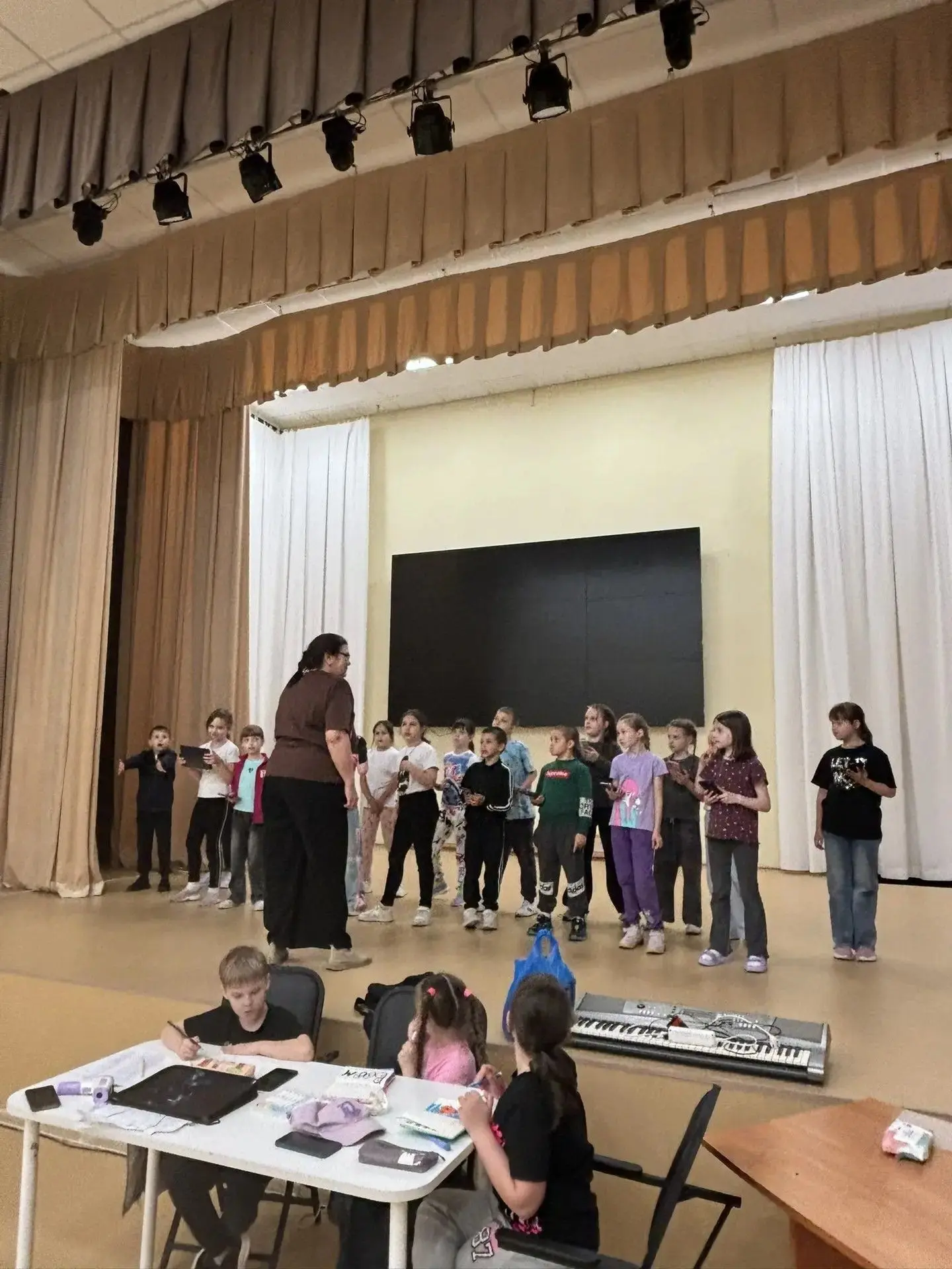 🌞Лето в пришкольном  лагере  продолжается!😁👍Каждое утро  начинается  с бодрящей заря...