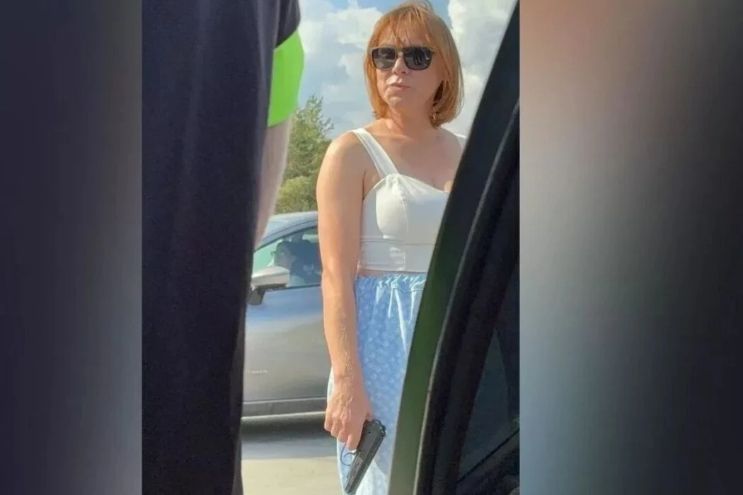 🔫 Свердловчанку с пистолетом на АЗС решили не наказывать.