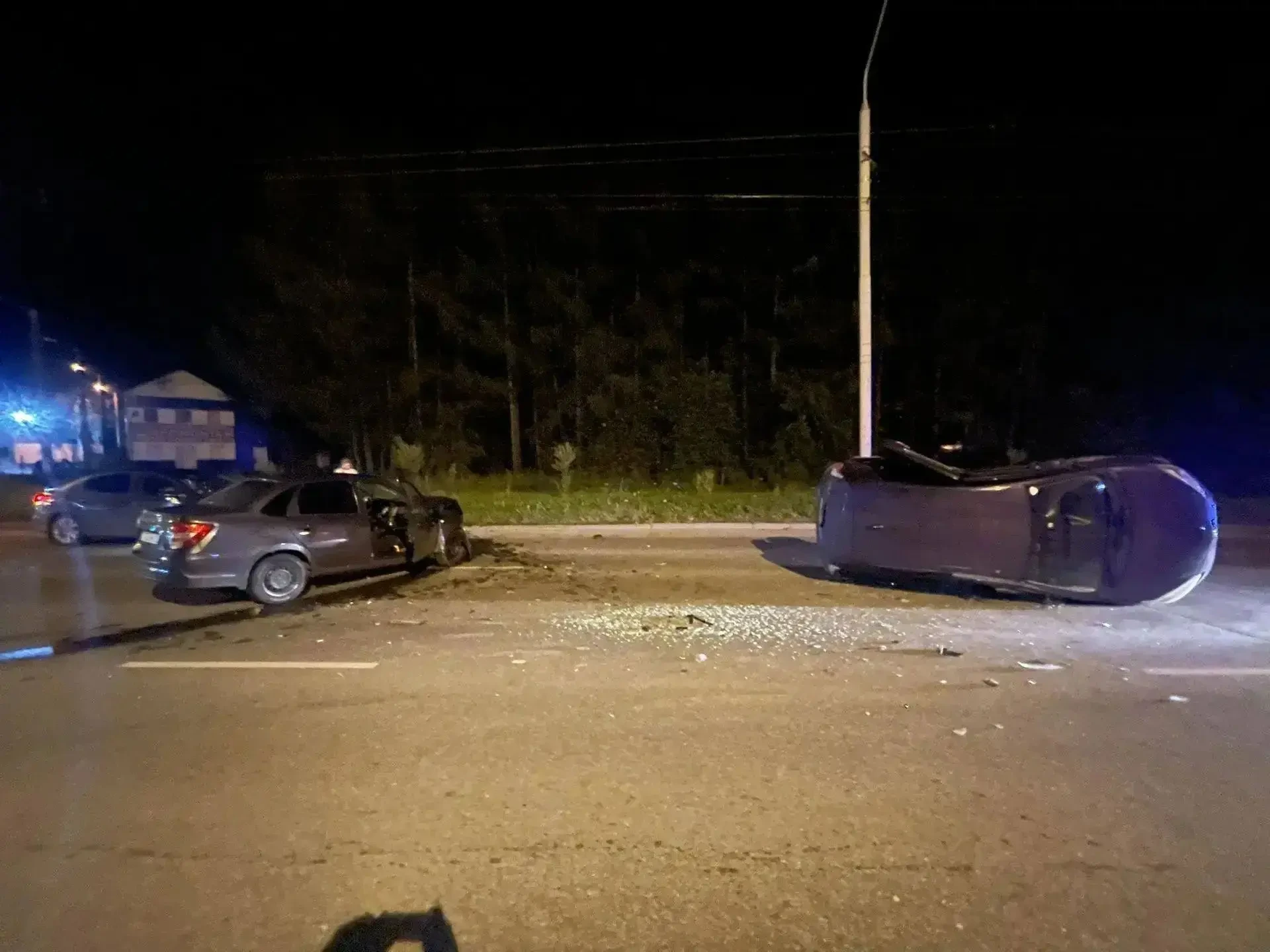 В Томске на Иркутском тракте произошло столкновение автомобилей Тойота и Лада. Авария с...