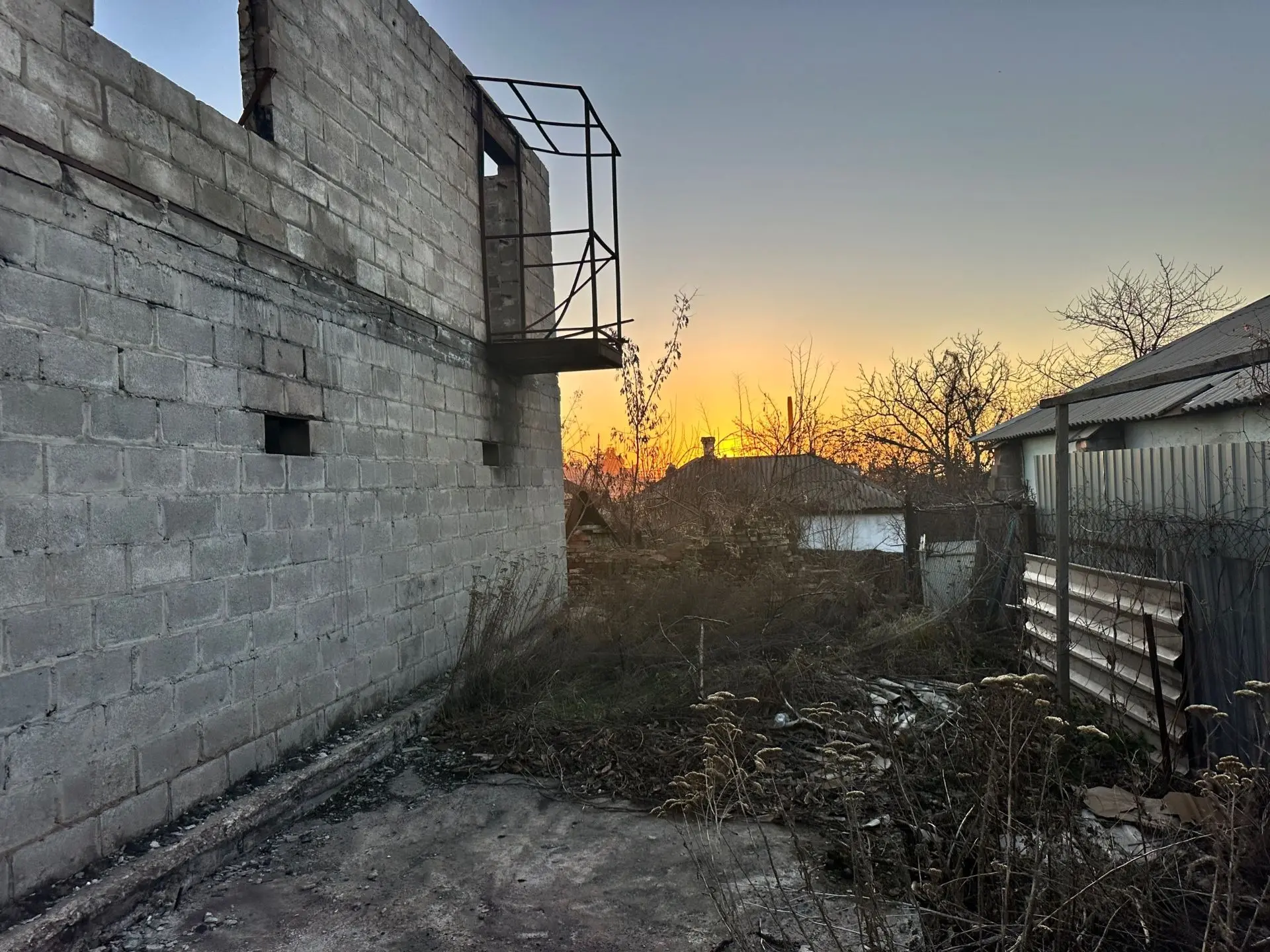 Продам домовладение в центральном районе города, дом пострадал в результате боевых действий и требуе