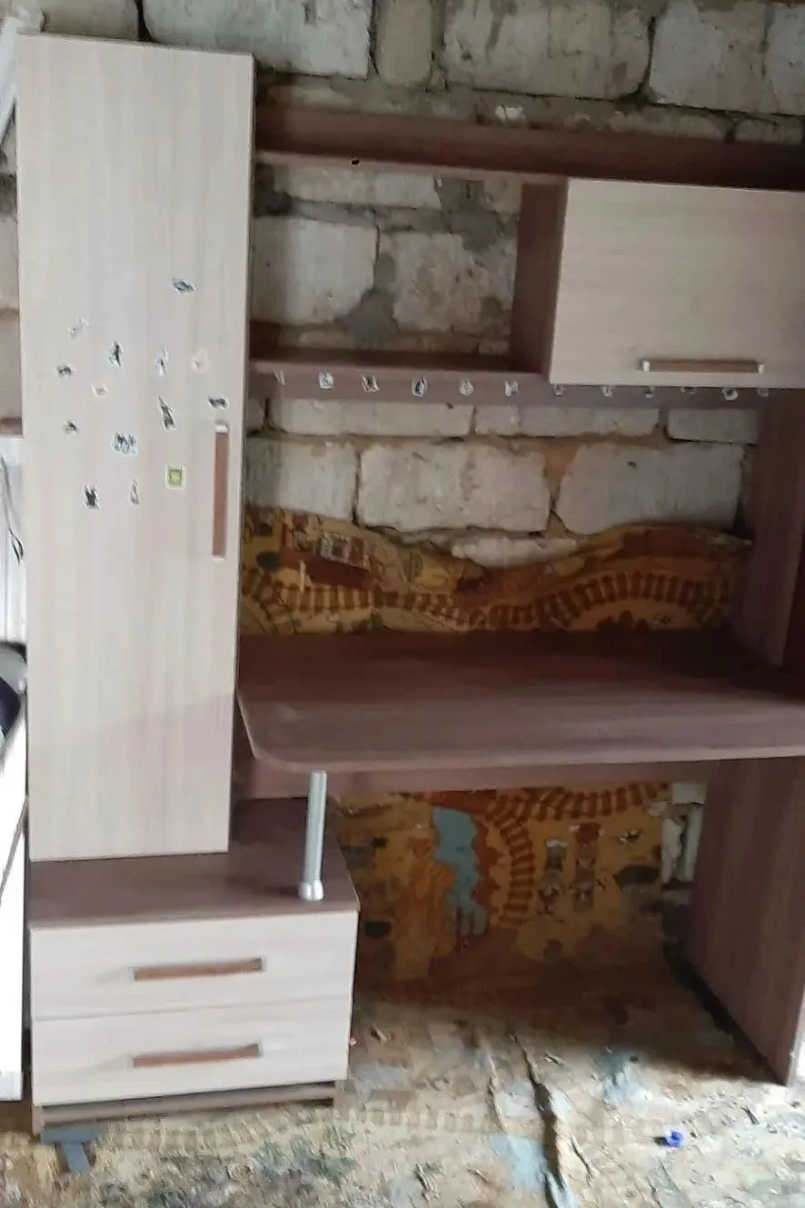 Продам письменный стол  со шкафами в хорошем  состоянии.Цена 6000 рублей.Звонить +79491...