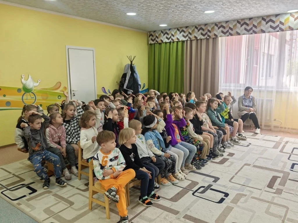 Даже в младшем дошкольном возрасте ребёнок может усвоить базовые понятия: что такое дорога и каково 