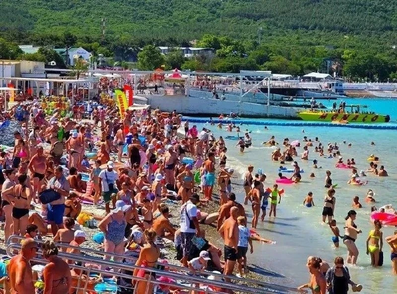 🏖️ Кабардинка забита отдыхающими под завязку