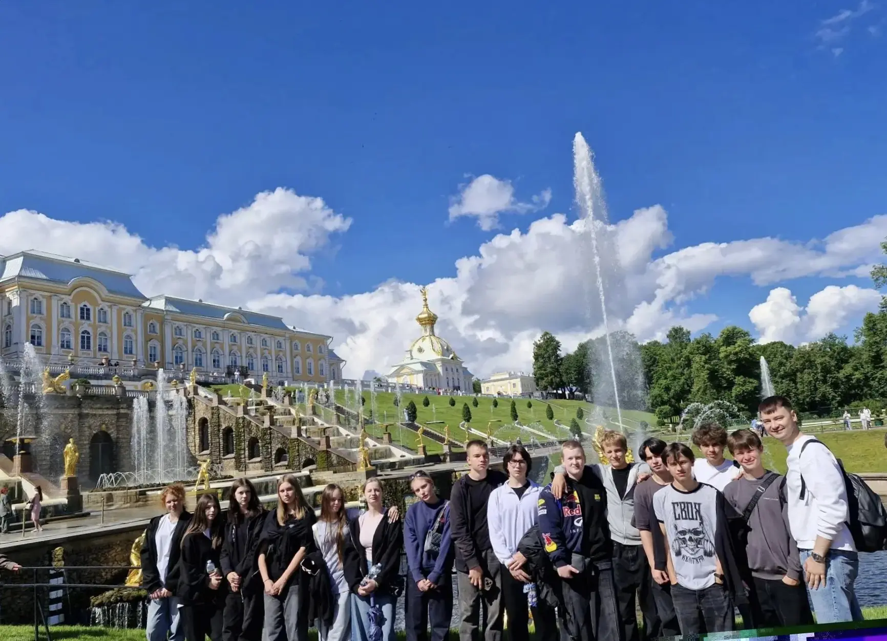 Летние приветы!

💫Ученики 9К класса этим летом отправились в увлекательное путешествие в прекрасный