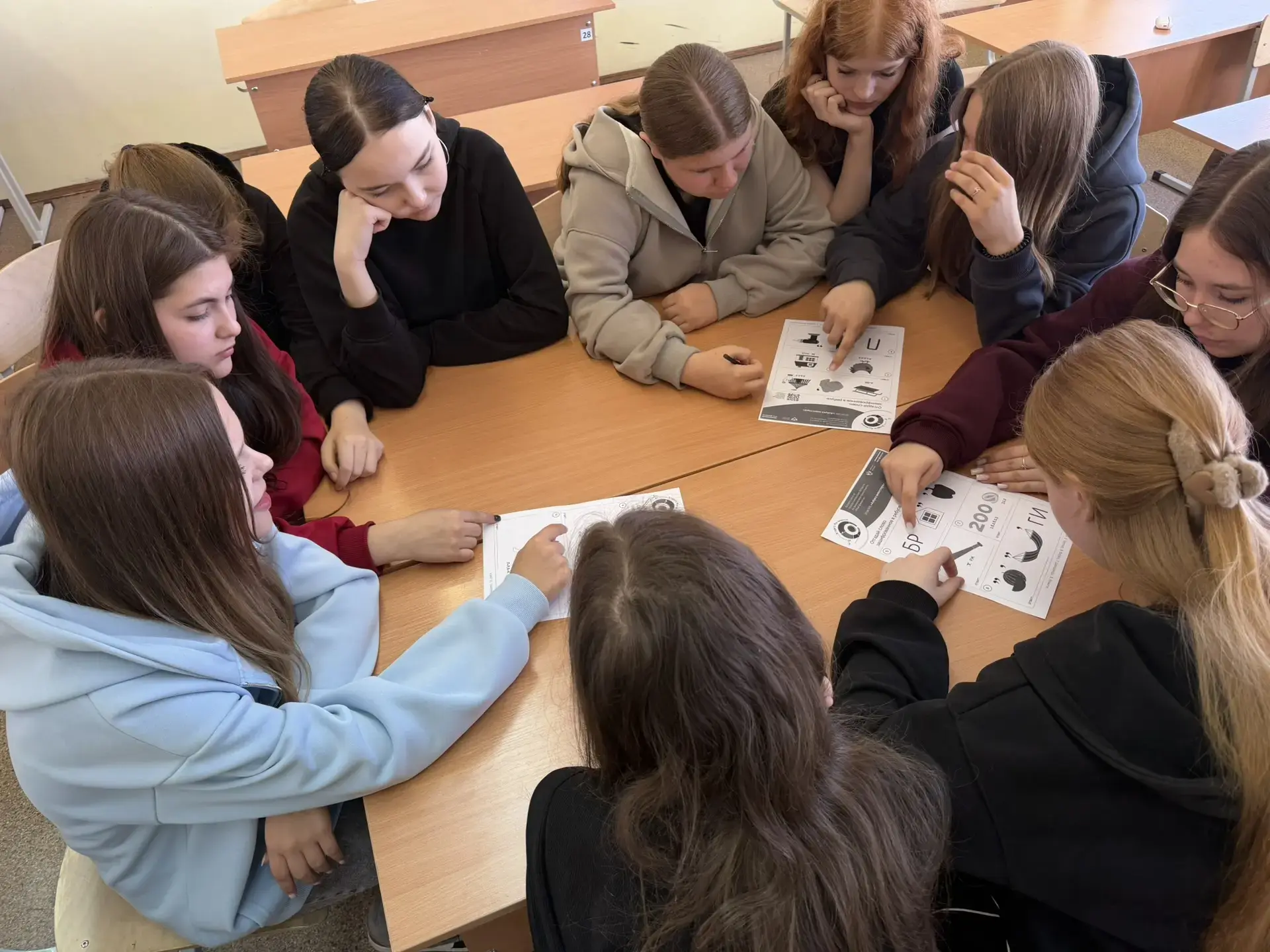 ✨ Финансовая грамотность — шаг к будущему! ✨  Сегодня, 3 апреля, в 8А классе МОУ «Глебовская СОШ» уч