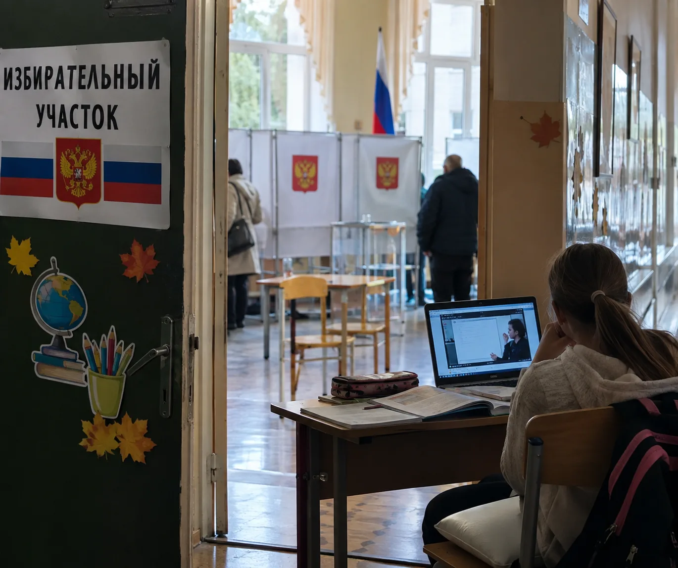Большинство школ Рубцовска с утра превратились в избирательные участки. Там, где невозм...