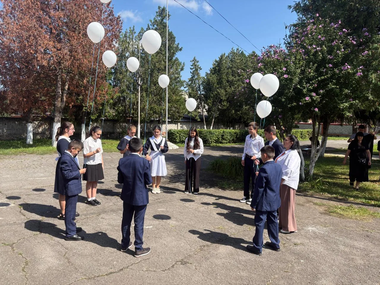 🙏Минута молчания в память о невинно убиенных детях Беслана...