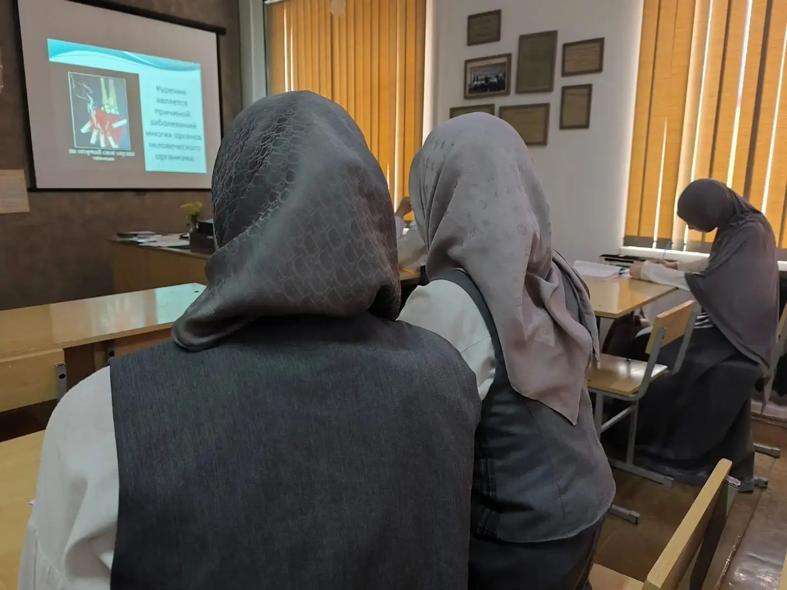 В рамках Всероссийской просветительской акции "Неделя БезОпасности" с обучающимися 8-9 классов МБОУ 