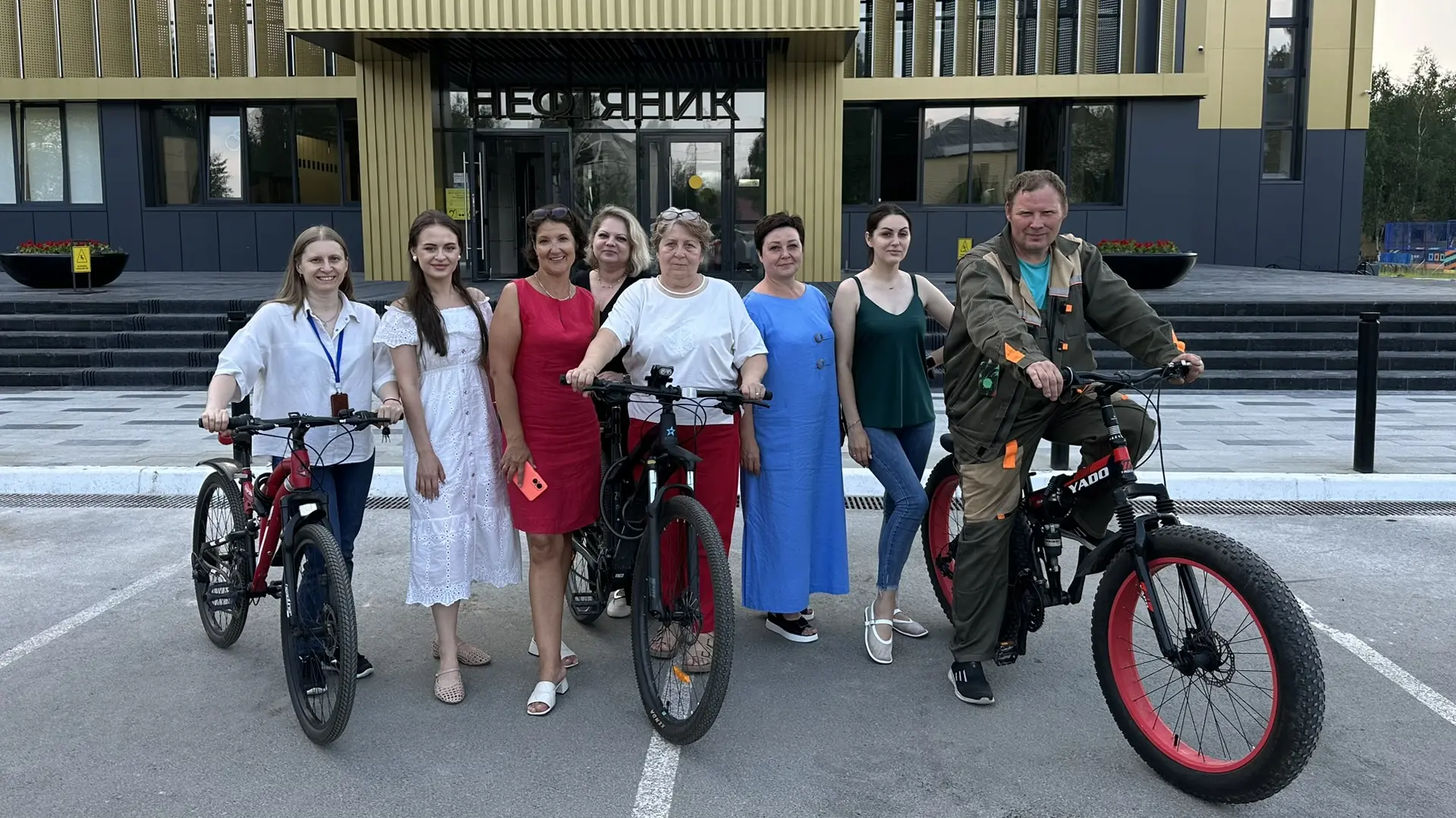 День без автомобиля в ЦД «Нефтяник»🚲

В рамках Года здоровья на Ямале сотрудники МАУК ЦД «Нефтяник»