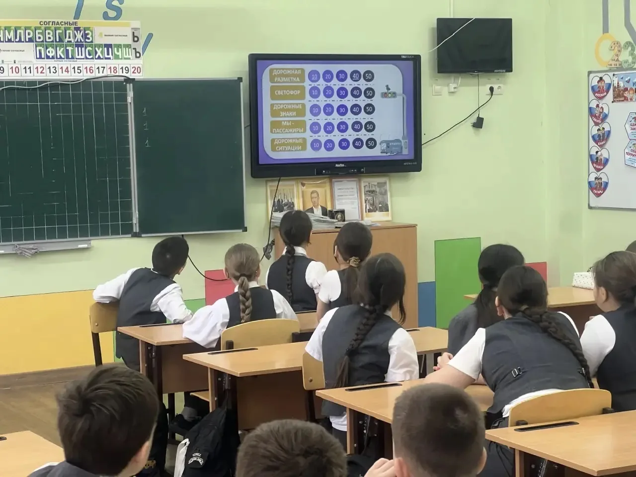 🚦Дорожная грамотность: мероприятие по ПДД в 4 «В» классе  В 4 «В» классе прошло мероприятие по прави