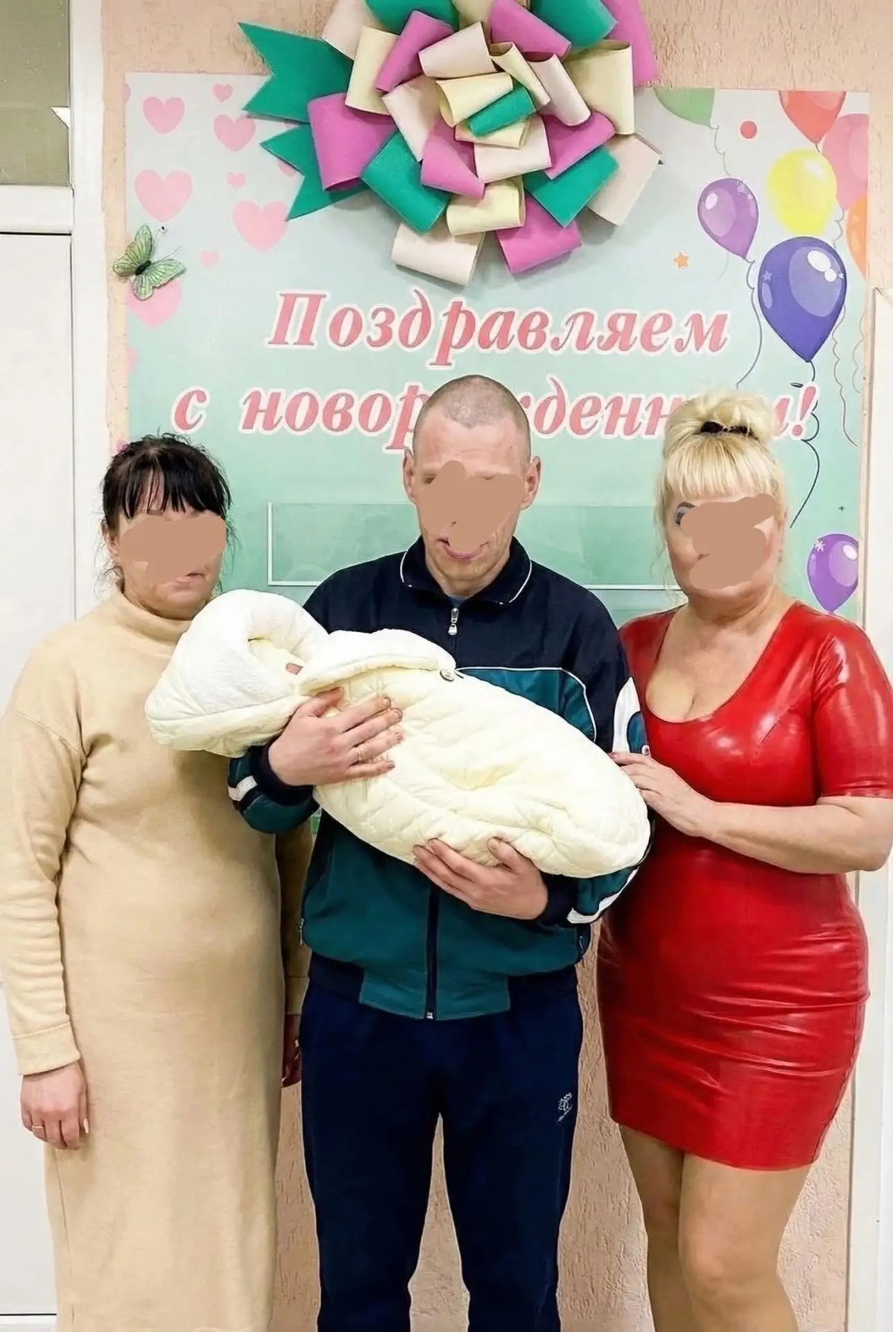 Свекровь обнаглела, мало того что я не звала ее на выписку, так она еще и в таком наряде приперлась,