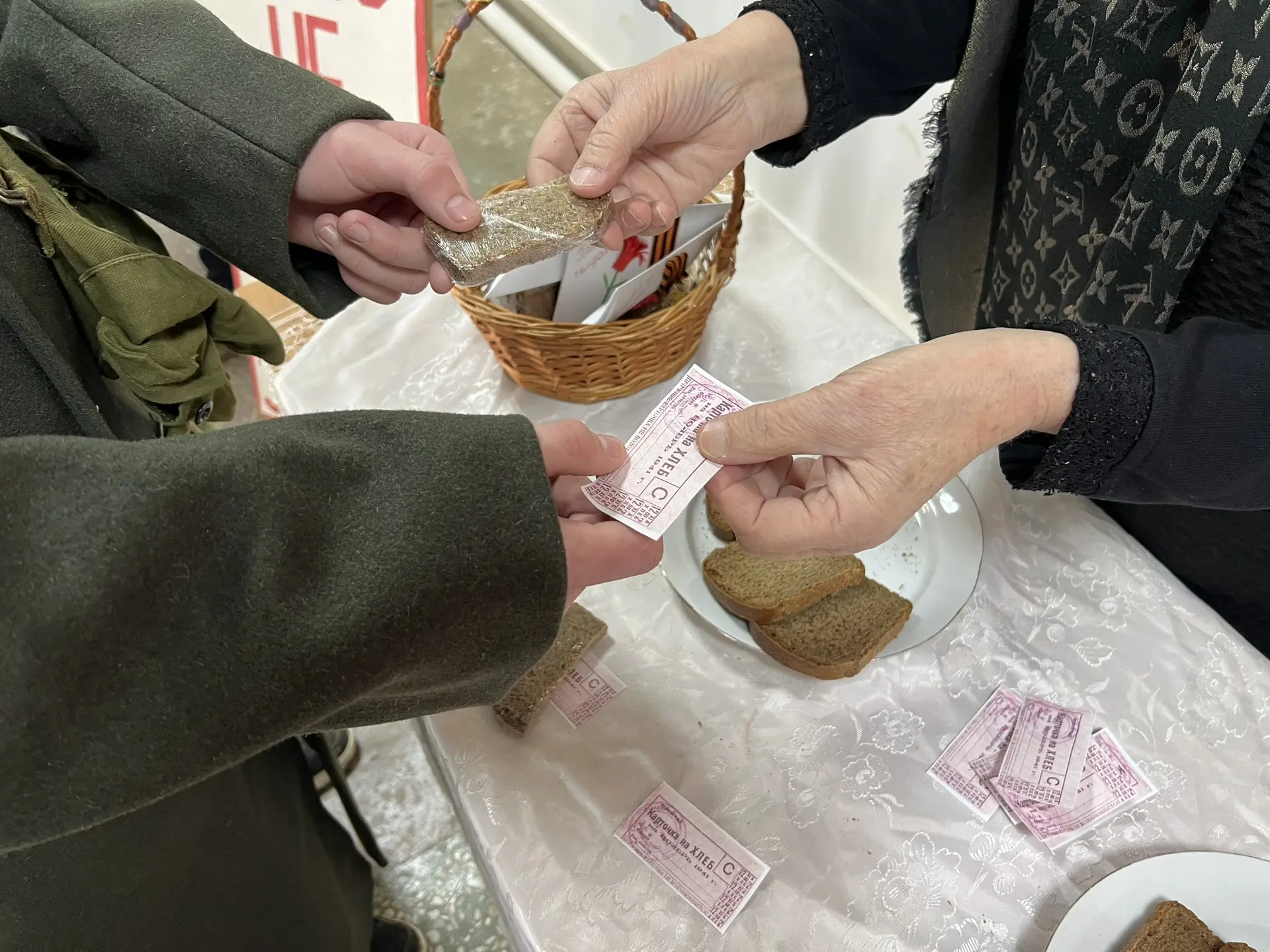 Сегодня в нашей школе прошла Акция памяти «Блокадный хлеб», цель которой - напоминание о мужестве и 