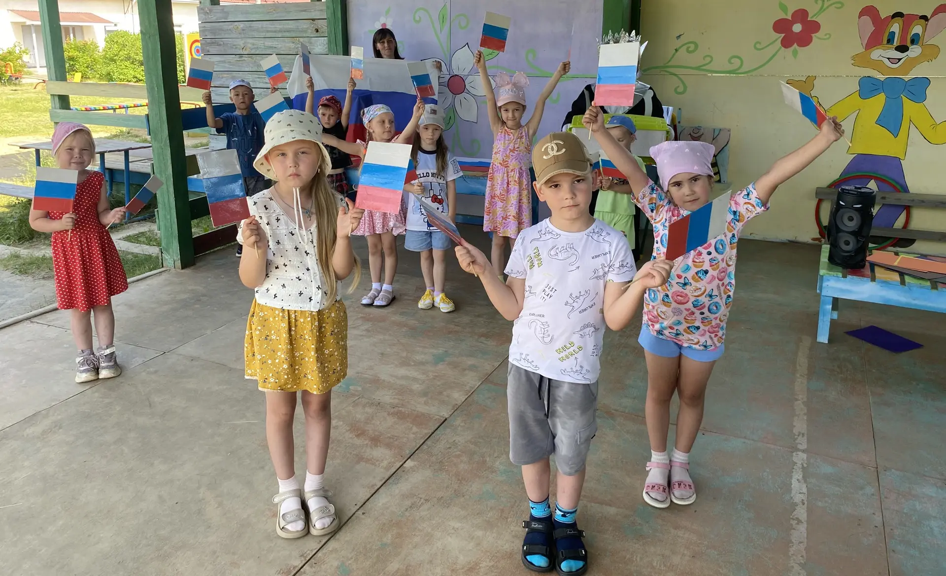 Нам праздники для радости даны,