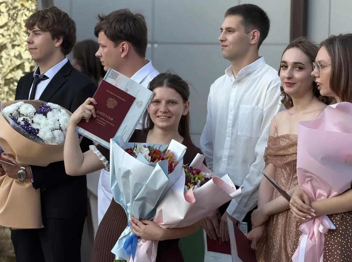 🎓✨ Этот день настал!

В Ладожском многопрофильном техникуме состоялось торжественное вручение дипло