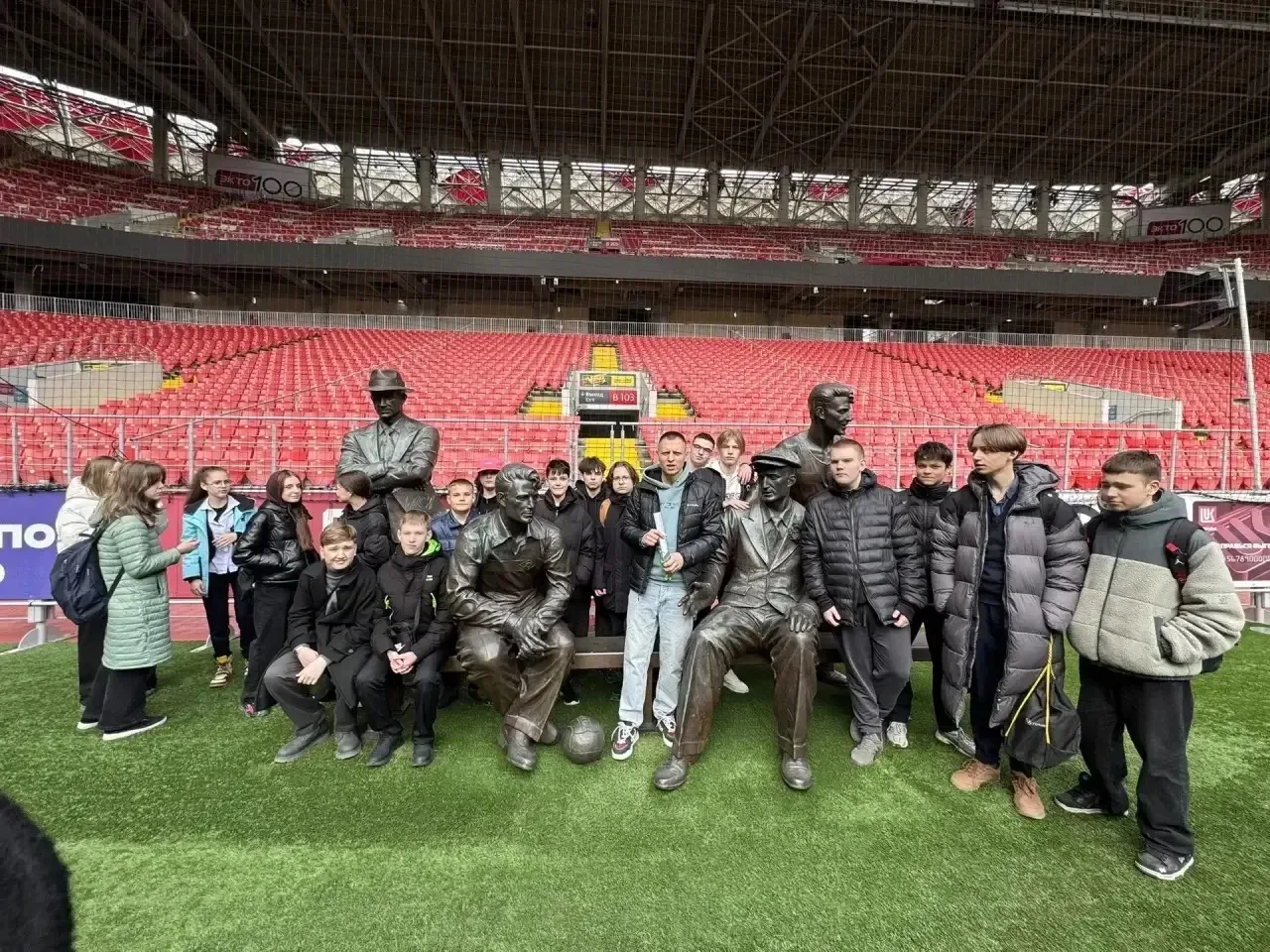 ⚽️ Экскурсия на стадион «Спартак»  🥅 Ученики 7 класса «И» и 8 класса «В» посетили стадион «Спартак».