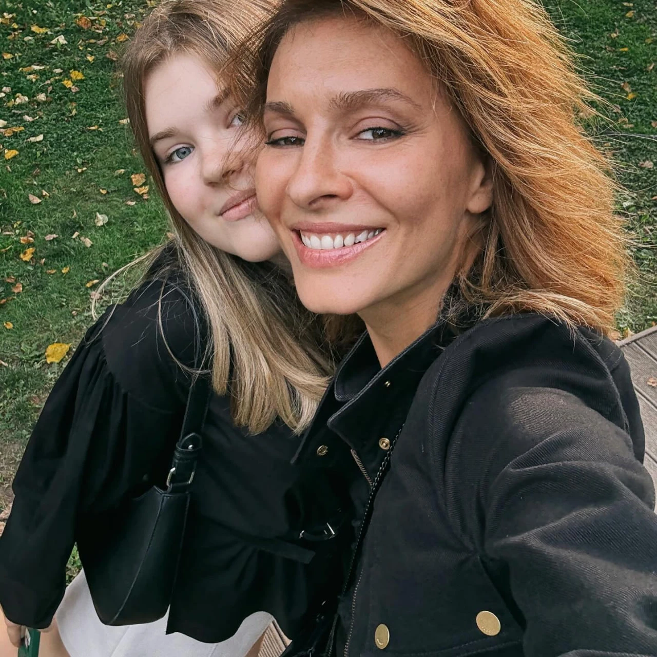 ✨Актриса Елена Подкаминская, известная по роли Виктории в сериале «Кухня», провела осен...