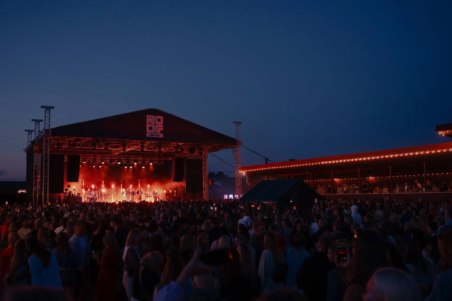 🔥 Дарим 4 билета на фестиваль ROOF FEST  🔴 Совсем скоро в Петербурге стартует 15-й юбилейный музыкал