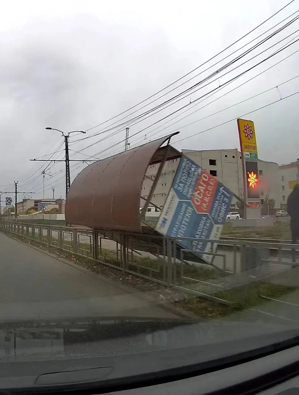 💨 Погода в Барнауле разбушевалась.