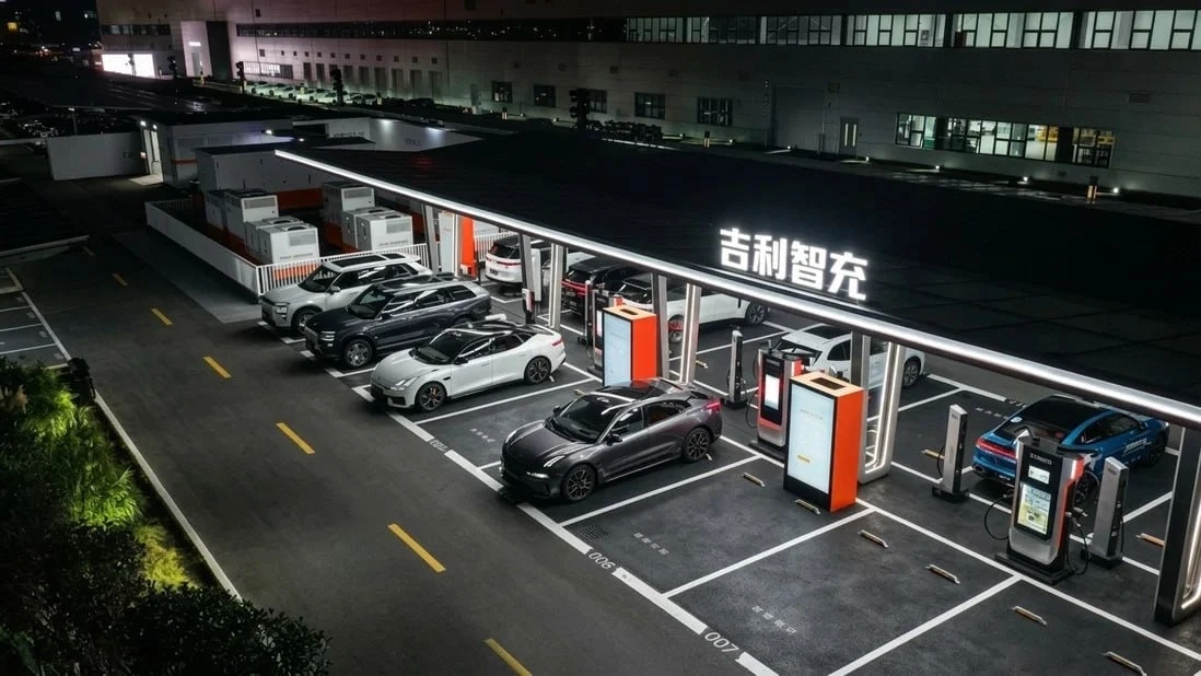 Geely запустила сверхмощные зарядки в пяти городах Китая