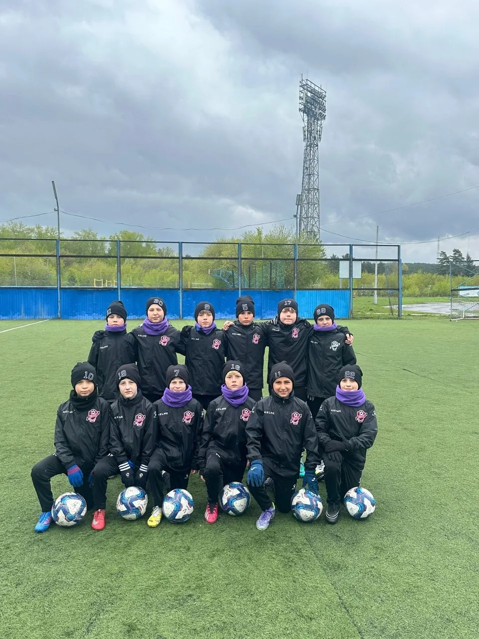 ⚽🚌️ СШ №17 отправилась на турнир в Кемерово

Команда СШ №17-2016 под руководством Джафарова Вюсала 