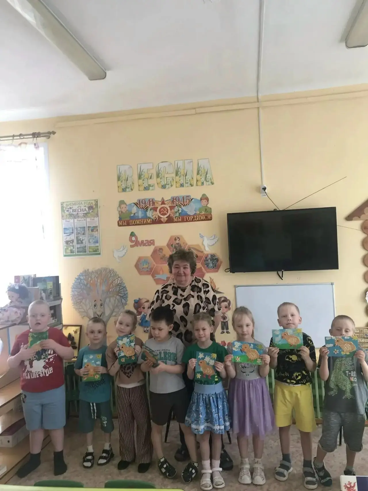 Целый учебный год педагог из ДДТ Наталья Александровна вела творческие занятия с ребята...