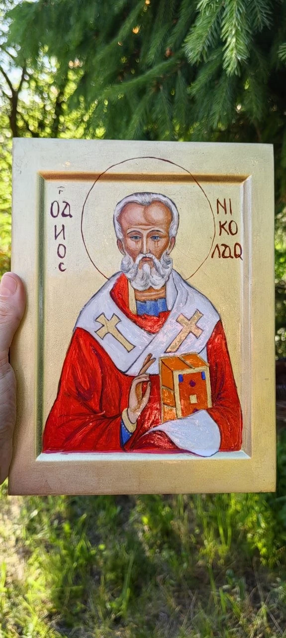 Мне подарили икону Николая Чудотворца.