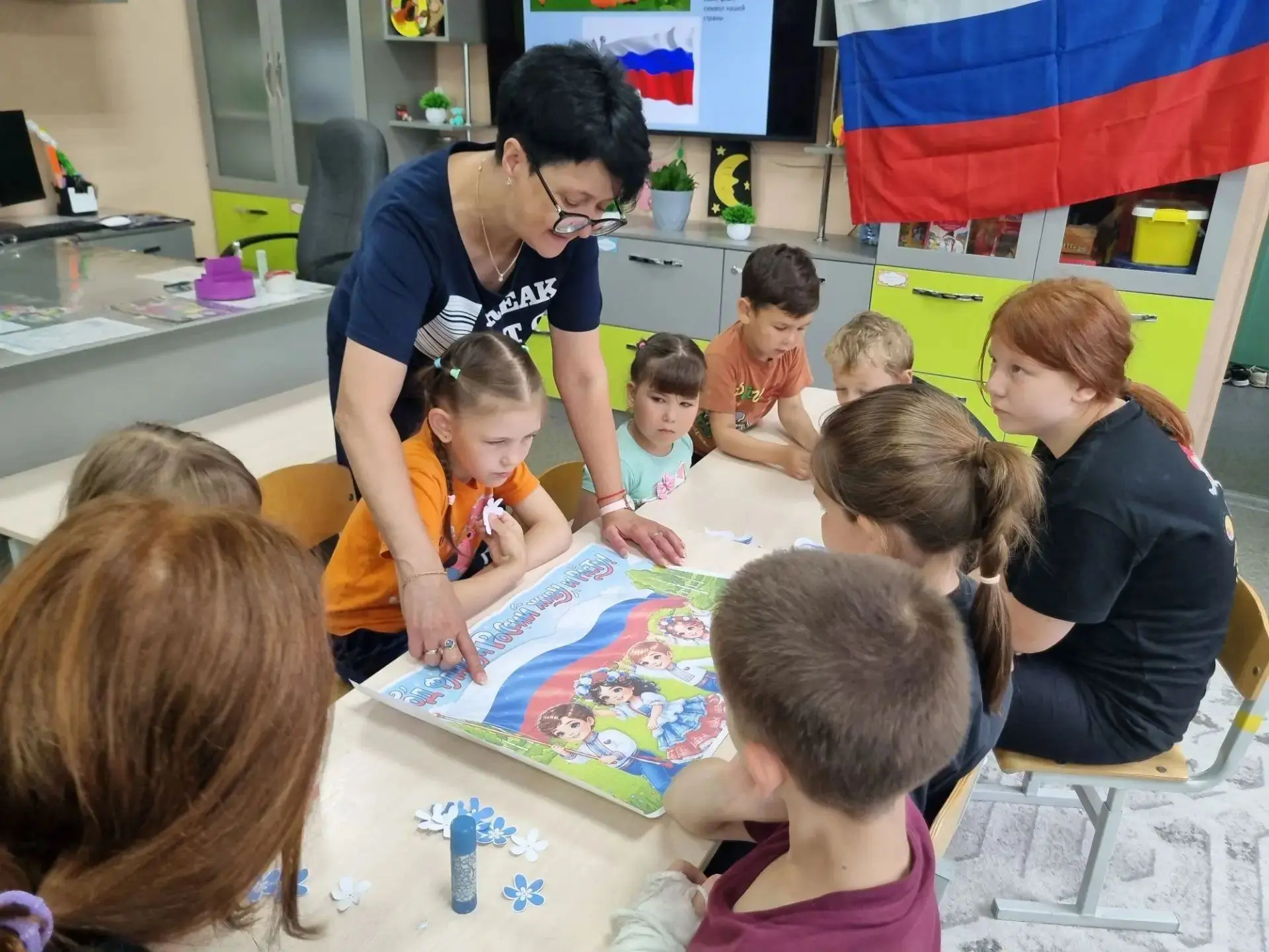 🎉 Экскурсовод музея провела для самых юных воспитанников СРЦН «Надежда» коллективную т...