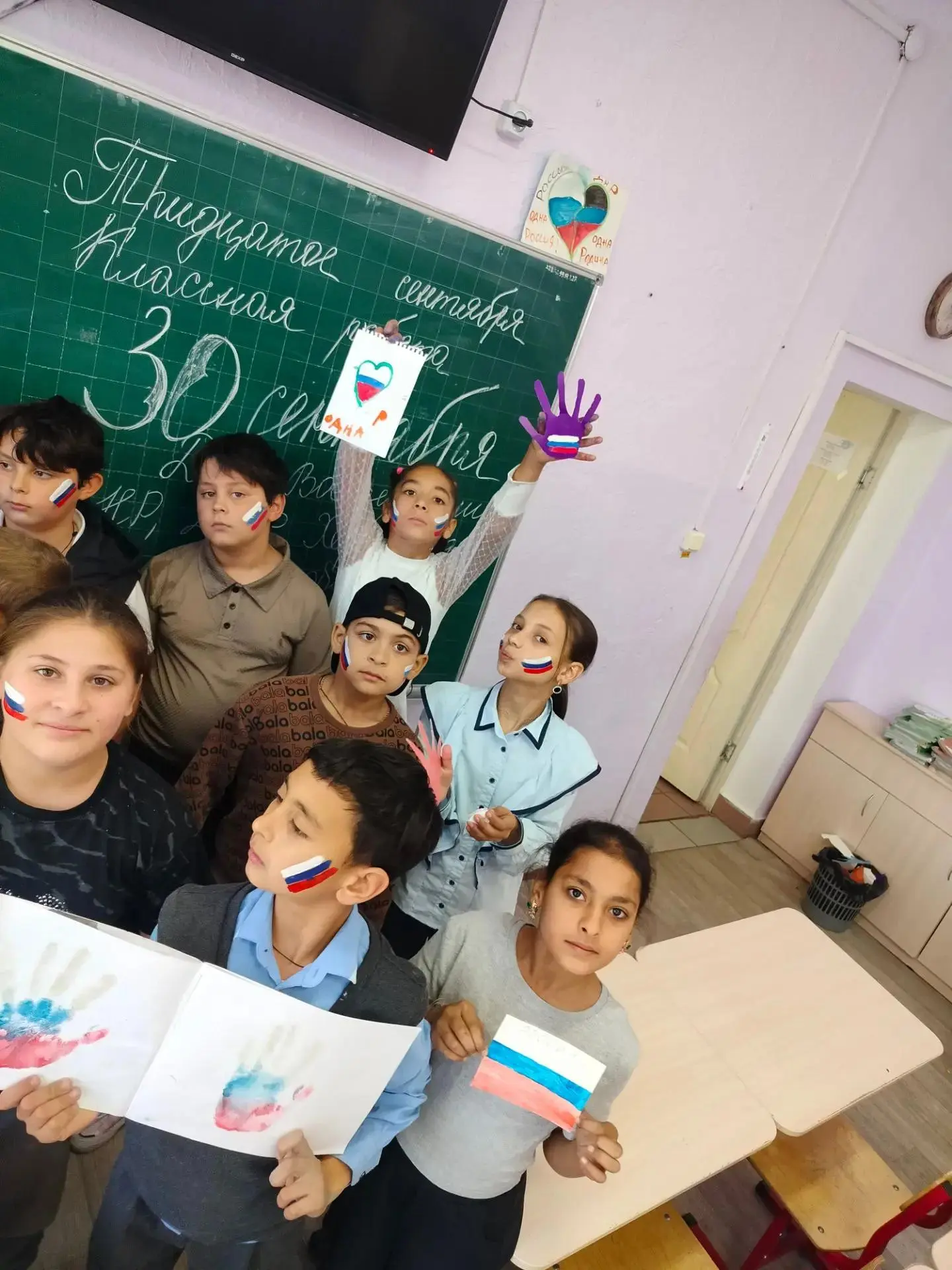 🎉 В наших классах прошли тематические беседы ко Дню воссоединения Донбасса и Новоросси...