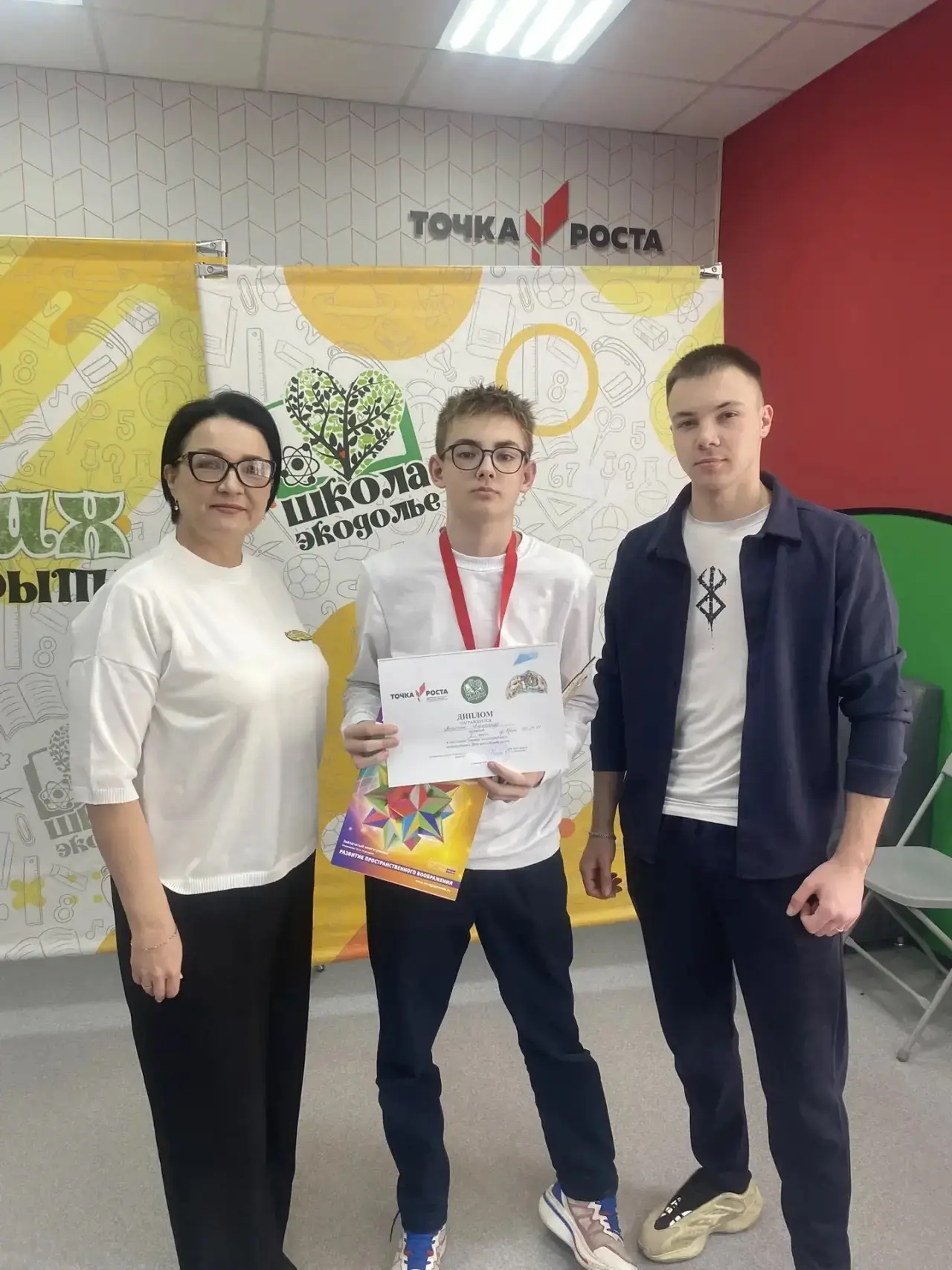 🔥 Спидкубинг в школе Экодолье: турнир, где главное — скорость и умение! 🔥    Сегодня в нашей школе ц