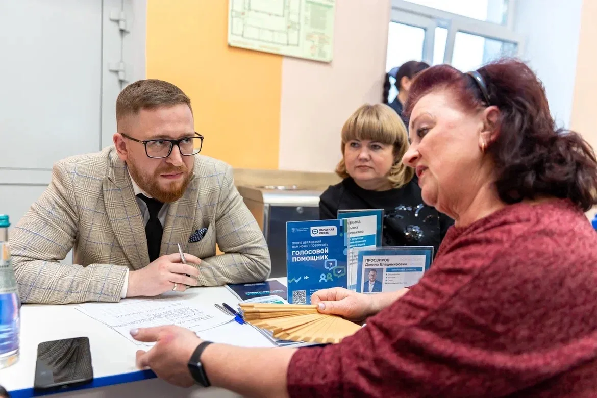 Сегодня встречались с жителями д. Демихово.  В начале выездной администрации уже традиционно рассказ