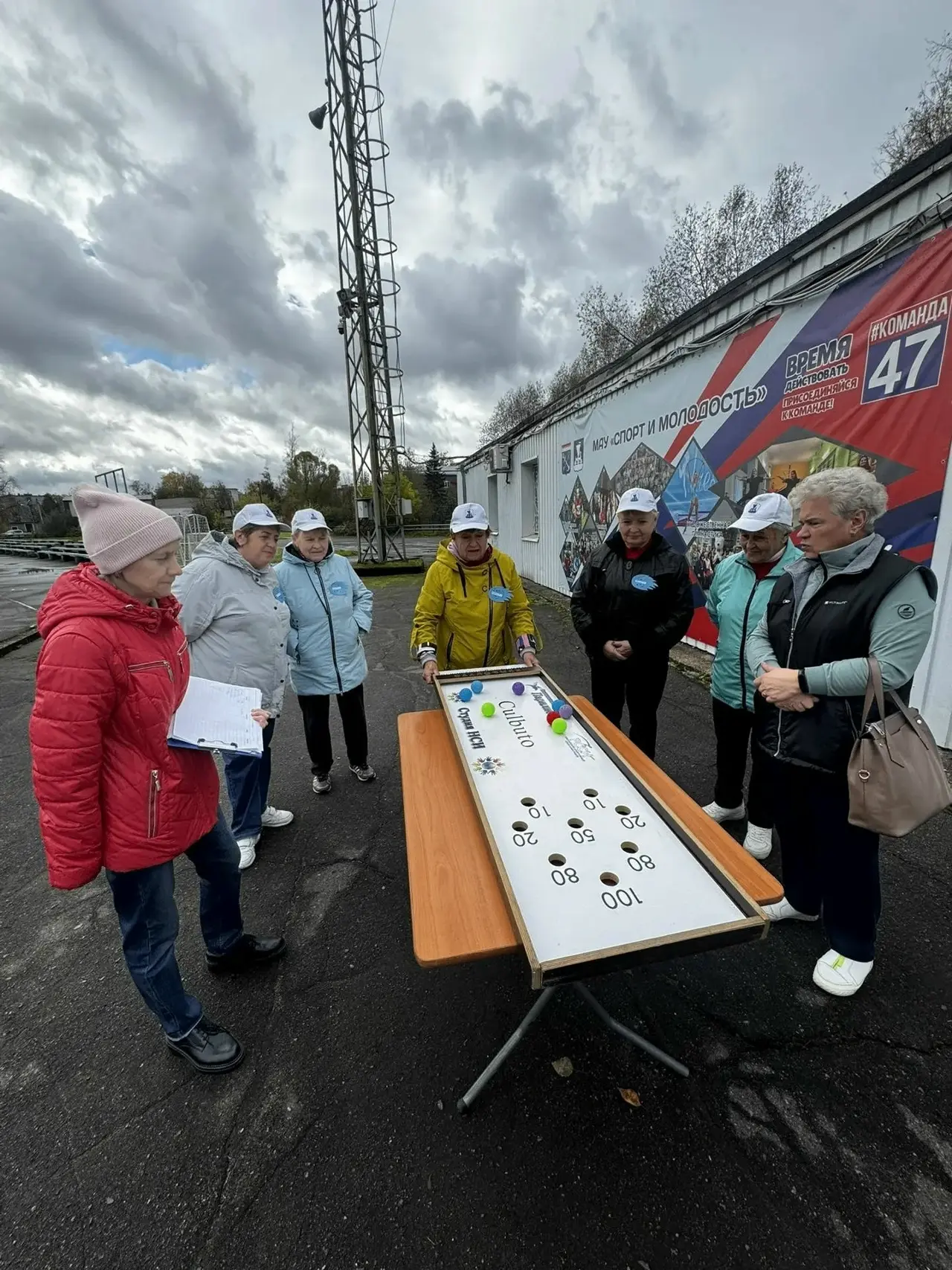 👏 На стадионе «Энергетик» состоялся спортивный праздник для старшего поколения