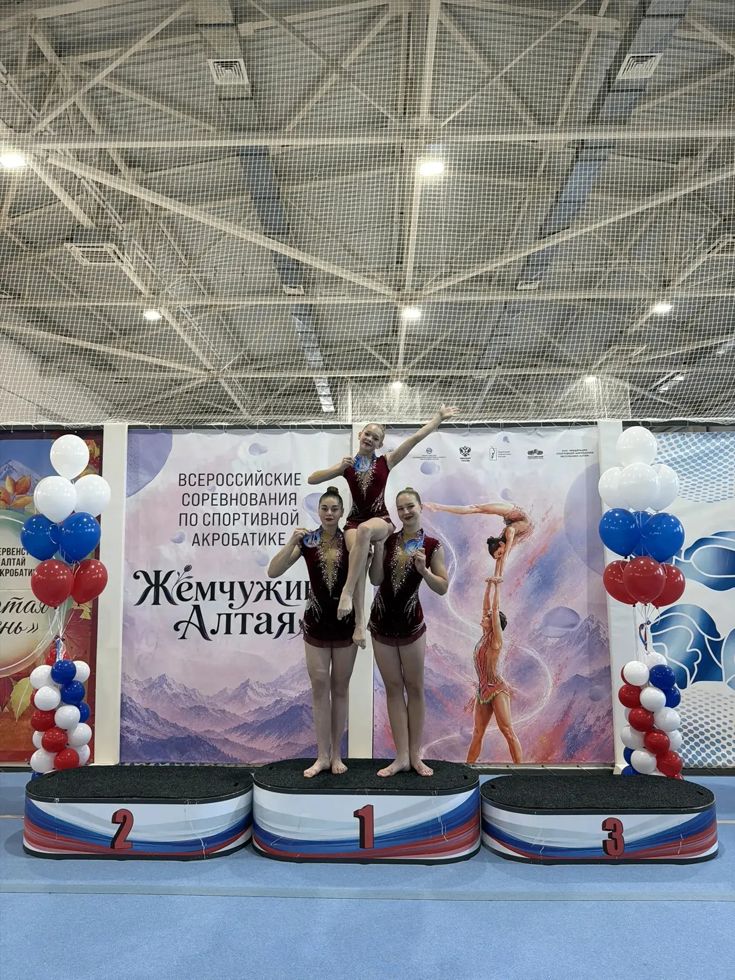 Наши звёзды акробатики: урайская команда забрала золото на всероссийских соревнованиях